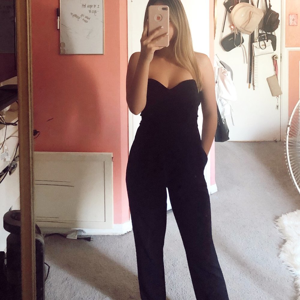 EXPRESS - Black Sweetheart Neck Jumpsuit (SIZE 00)